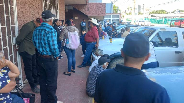 Comuneros de Rosario fueron citados este miércoles a la Unidad Administrativa de Mazatlán para exigir un pago por las tierras expropiadas para la Presa Santa María.