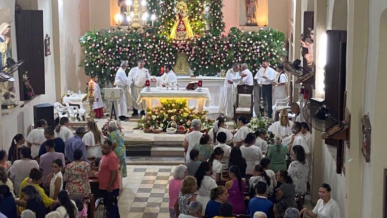 Misa en la sindicatura de Cacalotán, en Rosario, en honor de Nuestra Señora de Loreto.