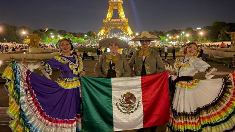 La Compañía Folclórica Sinaloense acompañada del Mariachi Internacional Culiacán está de gira por Europa.
