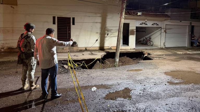 Entre las afectaciones se reportó además un poste quebrado sobre la avenida Xicoténcatl, en la colonia Periodistas.