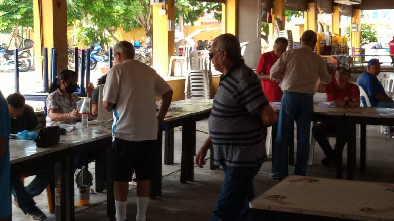 La palapa del Club Deportivo Muralla fue el escenario de la votación anual.