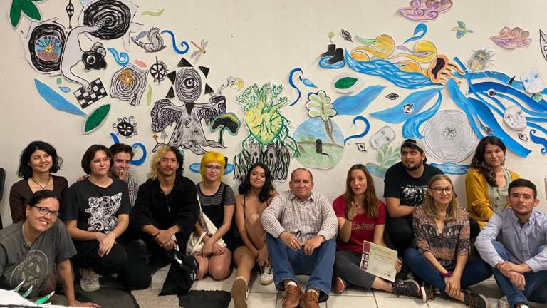 Crean mural colectivo en taller ‘Dibujar con el agua’