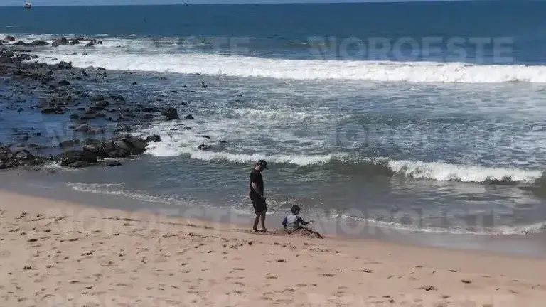 Durante las últimas semanas en las costas de Sinaloa se ha presentado el fenómeno del mar de fondo.