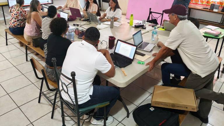 Personal docente de Rosario y Escuinapa reciben capacitación previo al inicio de clases.