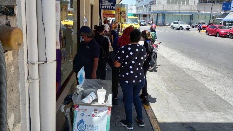 Largas filas en pastelerías de Culiacán, por el Día del Niño