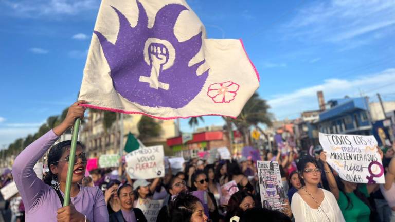 Miles de mujeres salieron a marchar en conmemoración del Día de la Mujer.