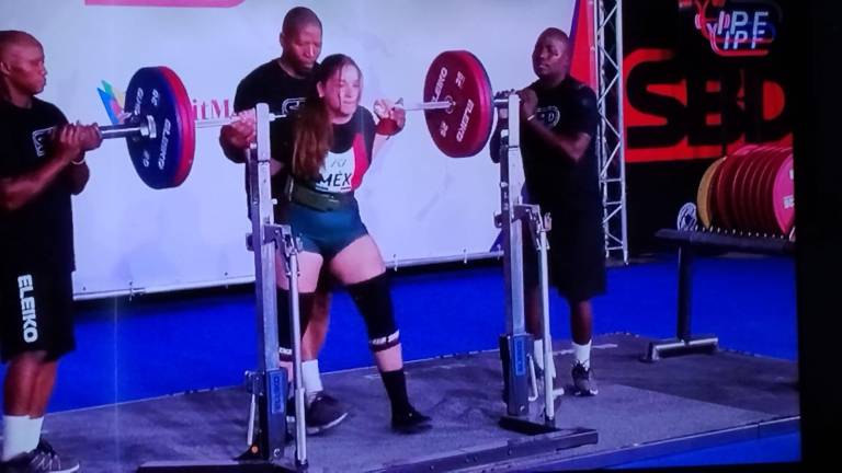 María Esmeralda Hernández Salinas gana la categoría -84 kilogramos.