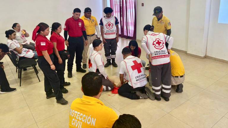Capacitación a personal de emergencias en Escuinapa.