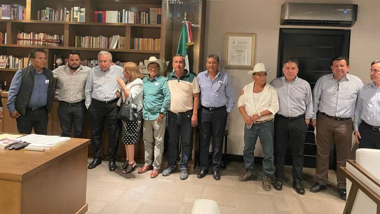Comuneros de Santa María se reunieron con el Gobernador de Sinaloa para diálogo sobre los convenios pactados.
