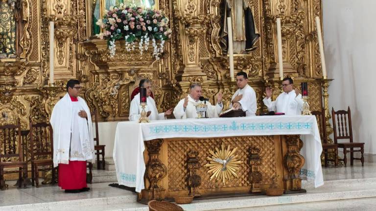 El prelado subrayó que las celebraciones religiosas se mantienen en normalidad en pueblos medianos y grandes, aunque reconoció que en comunidades pequeñas la asistencia a las eucaristías ha disminuido.
