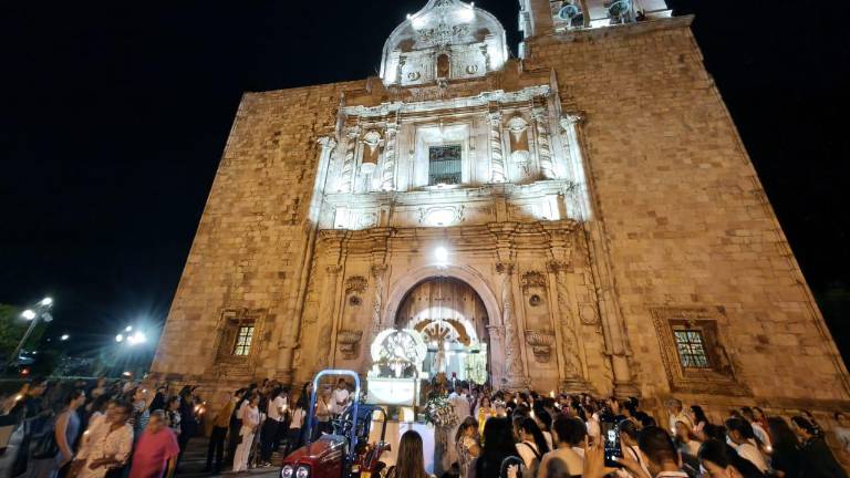 Desde el Santuario de Nuestra Señora del Rosario salió la procesión a la capilla de adoración perpetua.