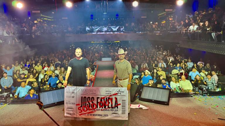 Joss Favela recibió un reconocimiento por sold out, celebrando junto al público regio su gran noche.