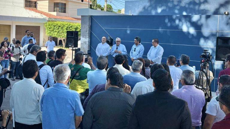 El Gobernador Rubén Rocha Moya negó que existan indicios de reclutamiento por parte del crimen organizado, aunque reconoció que la violencia sigue sin contenerse.