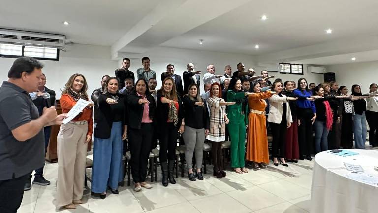 Toman protesta a los integrantes del