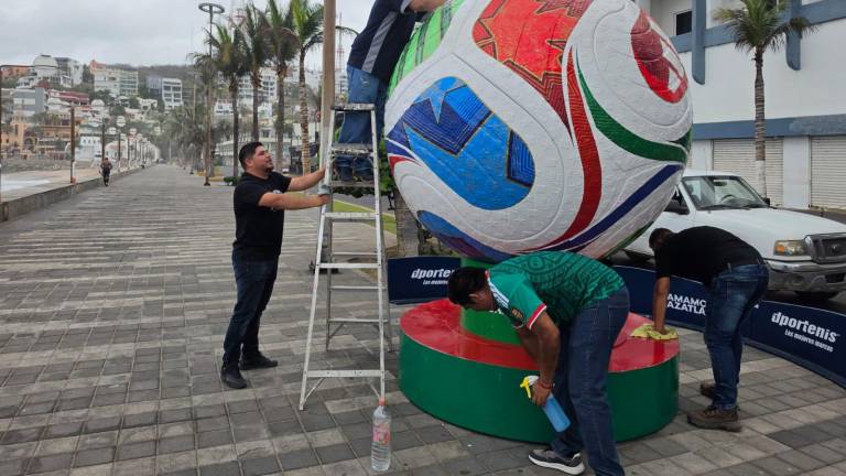 En Olas Altas ya están preparando el sitio para la celebración mundialista durante la tarde; ya está cerrado a la circulación.