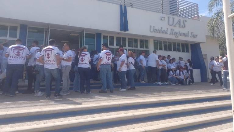 Jornada de Capacitación en Mazatlán para la distribución de la Beca Rita Cetina de tres entidades.