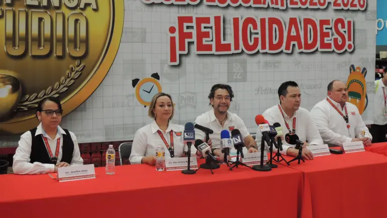 Recompensa Casa Ley a los niños y niñas más sobresalientes