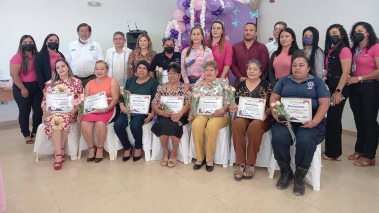 Reconocen a mujeres destacadas de Escuinapa