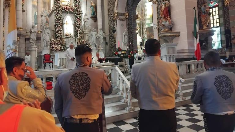 Con mariachi y Las Mañanitas, inician festejos a la Virgen de la Inmaculada Concepción.