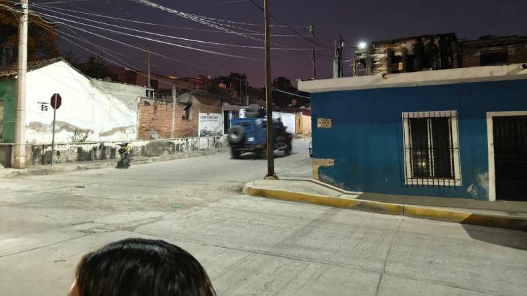 En Rosario corporaciones estatales y federales han incrementado la presencia de vehículos blindados en sus patrullajes.