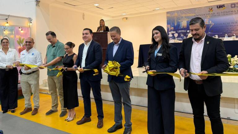 Inauguración en Mazatlán de la Feria de Comercio Internacional organizada por la UAS entre estudiantes.