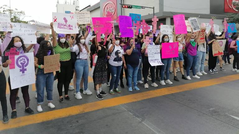 Mujeres se manifestaron en el centro de Culiacán