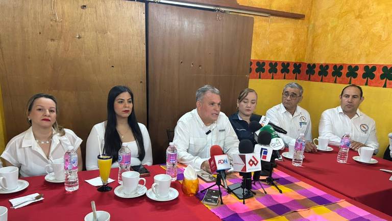 Durante la conferencia se indicó que la inconformidad de este grupo integrado por aproximadamente 15 maestros que fueron expulsados del sindicato en 2021.