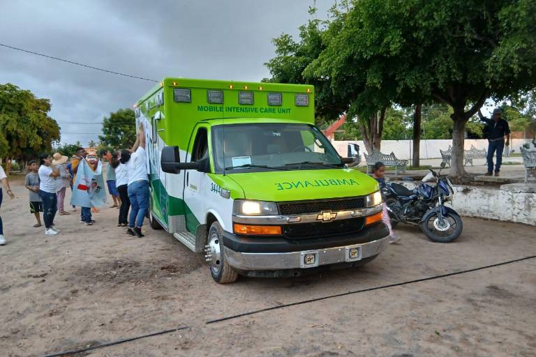 Piden apoyo para equipar ambulancia donada al valle de Rosario