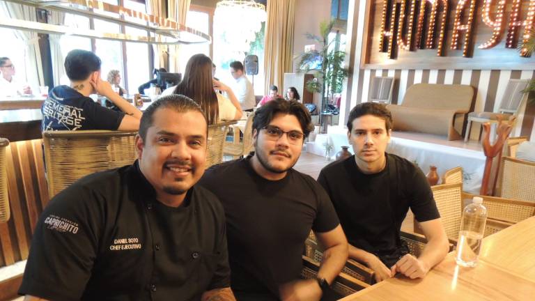 Comparten charlas desde la barra en ‘Tragos &amp; Esencia’, en Humaya Restaurante