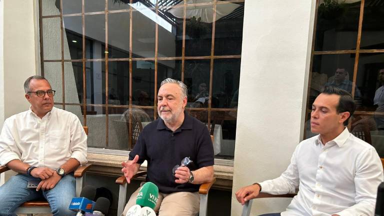 Alfonso Ramírez Cuéllar (centro) llamó a la unidad de distintos sectores.