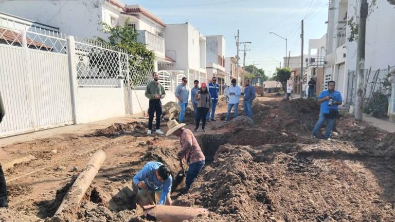 En la Colonia Villa Satélite, en Mazatlán, inicia rehabilitación de drenaje.