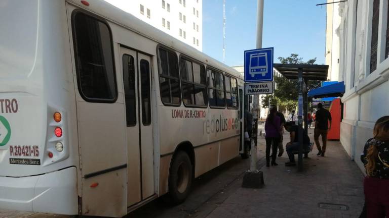 En Culiacán el transporte urbano tarda hasta una hora en pasar, señalan usuarios