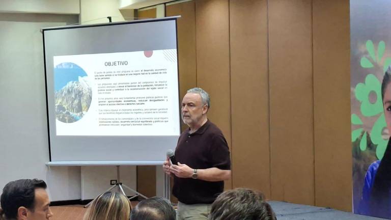 Alfonso Ramírez Cuéllar informó en Culiacán sobre la propuesta de adelantar la consulta de revocación de mandato de Claudia Sheinbaum.