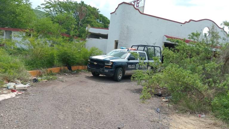 La víctima estaba envuelta en una cobija en el interior de un motel abandonado de Culiacán.