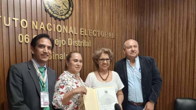 Olegaria Carrazco Macías recibió la constancia que la acredita como Diputada federal de Morena por el Distrito Electoral 06.