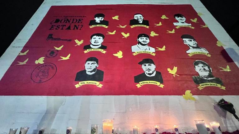 Colectivos de búsqueda y artistas se unieron para rendir homenaje a las víctimas ausentes.