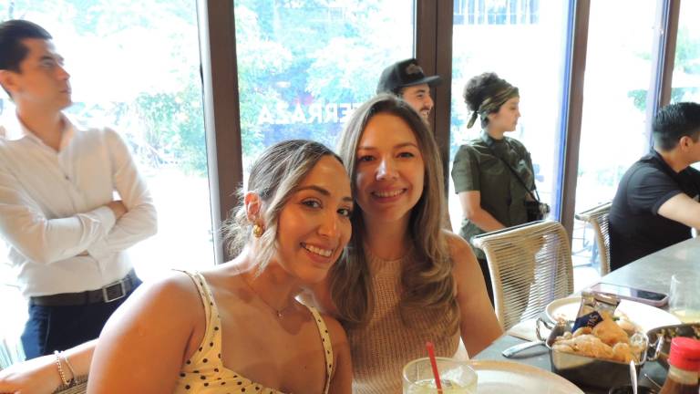 Comparten charlas desde la barra en ‘Tragos &amp; Esencia’, en Humaya Restaurante