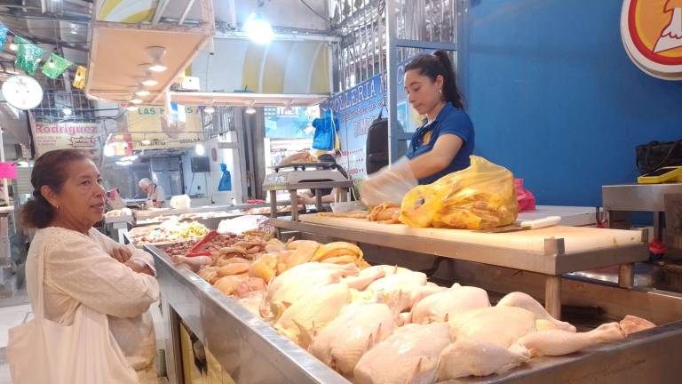 El pollo y productos como el limón, tomate y pepino registraron incrementos en su precio durante la primera quincena de marzo en Mazatlán.