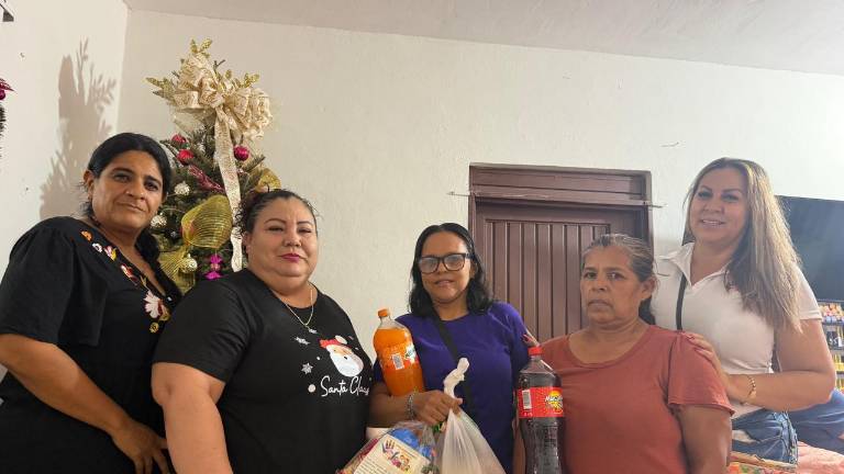 La organización “Regalando Sonrisas” otorgó cenas navideñas en Rosario.