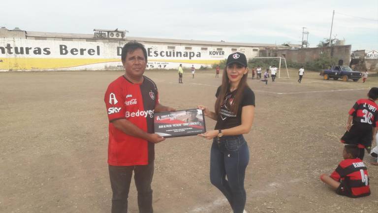 ¡A lo Atlas! Inauguran en Escuinapa torneo en honor al ‘Pistache’ Torres