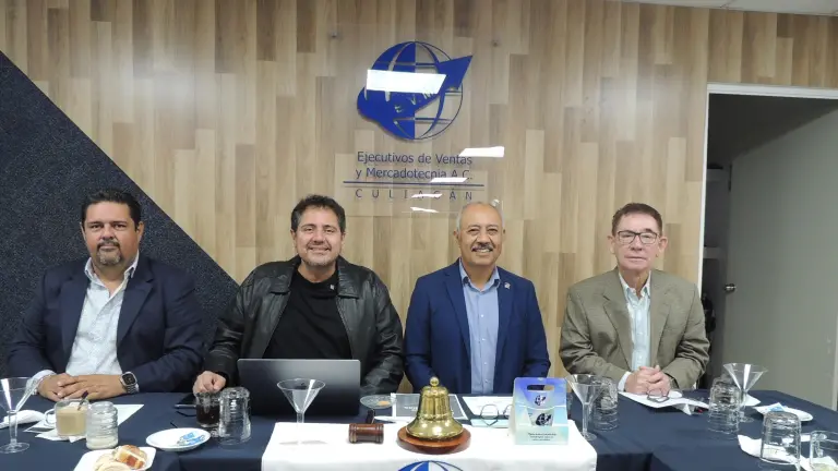 Realiza Ejecutivos de Ventas y Mercadotecnia su última sesión del año, con motivante charla con Gnozin Navarro