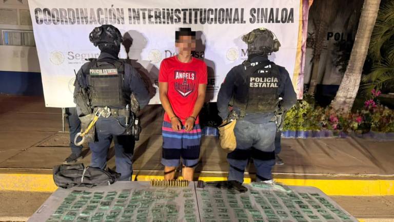 El detenido y los artículos asegurados quedaron a disposición de las autoridades federales.