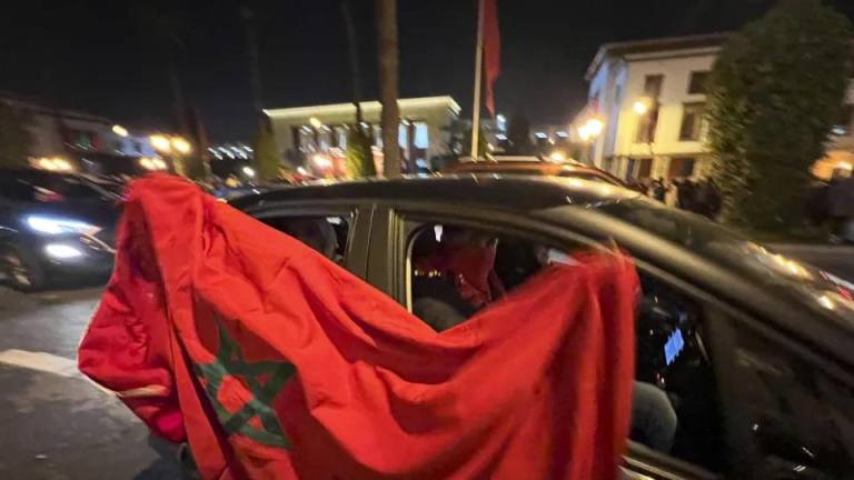 Los aficionados en Marruecos se desbordaron en festejos luego que su selección calificara a cuartos de final de Qatar.
