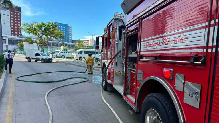 Bomberos Mazatlán realizaron las acciones necesarias para controlar la situación y mantener segura la escena.