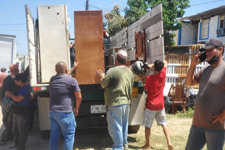 Intentan desalojar a familias de Hacienda del Valle, en Mazatlán; se dan enfrentamientos