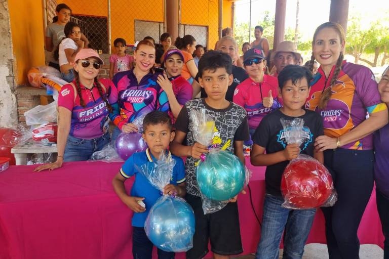 Fridas en Bici Sinaloa hace felices a las niñas y niños de El Armadillo, en Mazatlán
