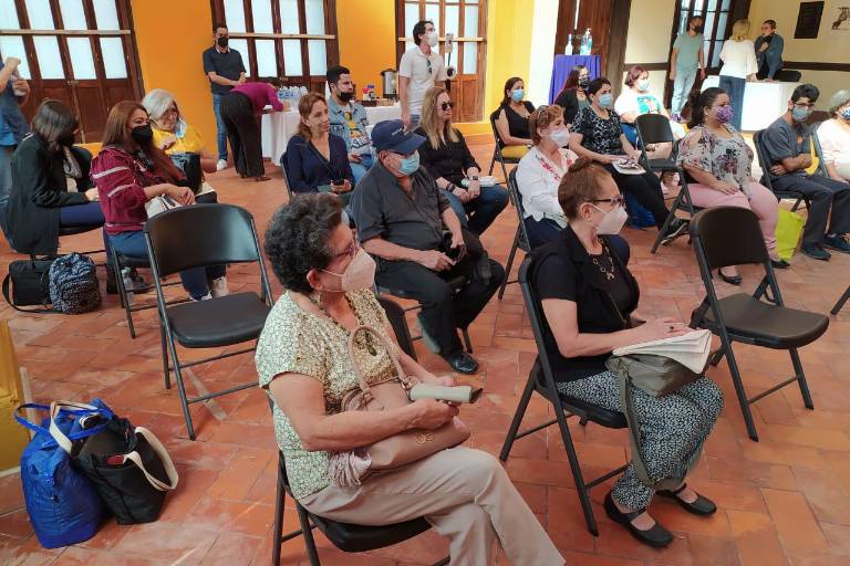 Se reúnen escritoras sinaloenses en Mazatlán