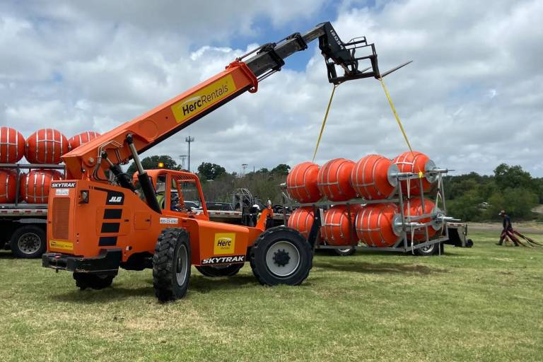 Texas instala ‘muro flotante’ en el río Bravo para impedir el paso de migrantes