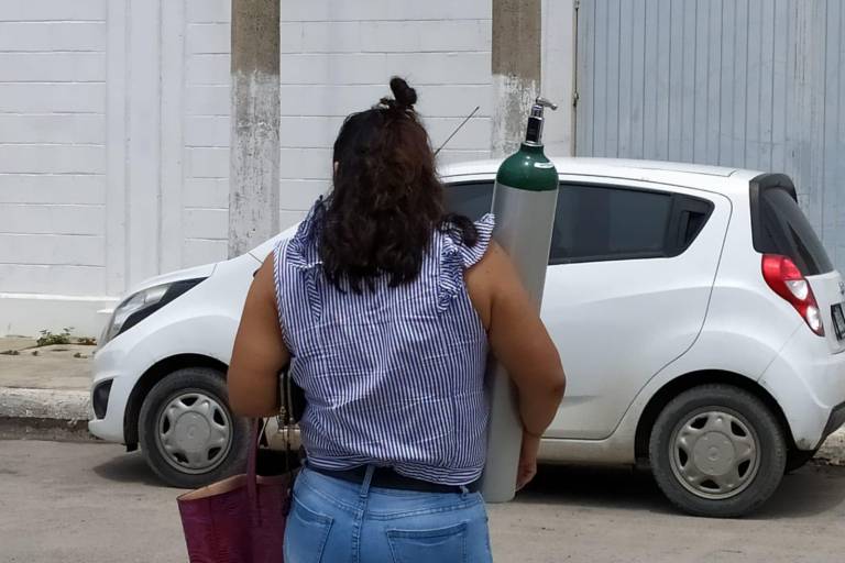 Situación con el Covid en Mazatlán hace que empresas rellenen tanques de oxígeno en domingo