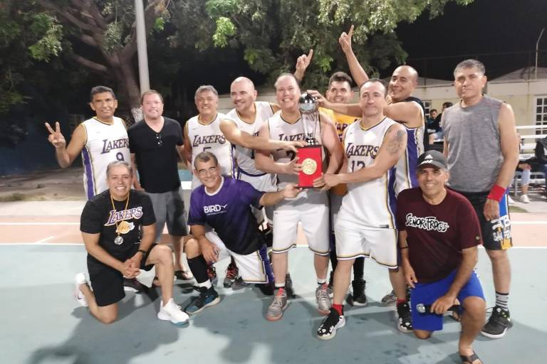 Vector y Rucket’s levantan la copa en la Liga de Maxibasquetbol Mazatlán 2021